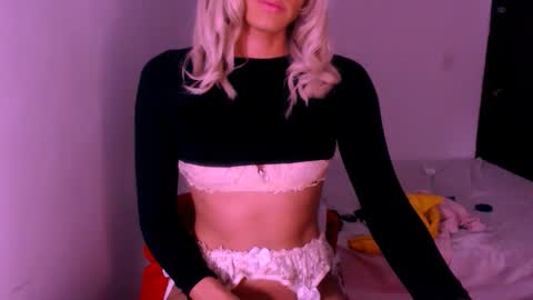 Snapshot of xxxanonymousloverxxx chatting on November 23, 5:07 am Chiara online show from November 23, 5:07 am