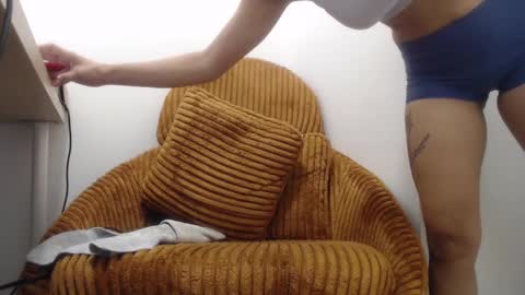 Snapshot of xxxbellalola chatting on February 23, 10:39 am Lola online show from February 23, 10:39 am