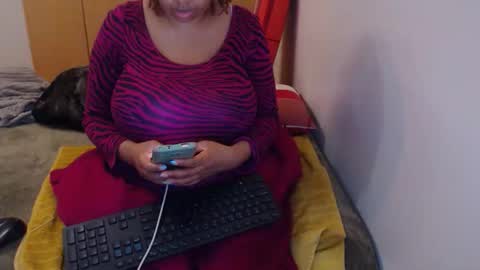 Snapshot of xxxbustybabe27x chatting on April 22, 6:53 pm Ayanda online show from April 22, 6:53 pm