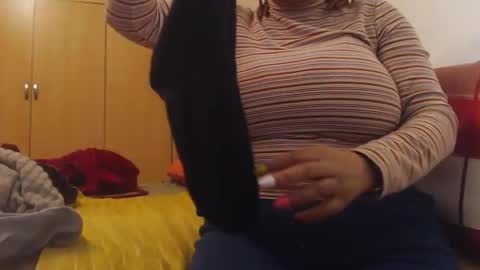 Snapshot of xxxbustybabe27x chatting on May 9, 5:29 pm Ayanda online show from May 9, 5:29 pm