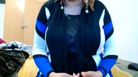 Snapshot of xxxbustybabe27x chatting on May 25, 3:51 pm Ayanda online show from May 25, 3:51 pm