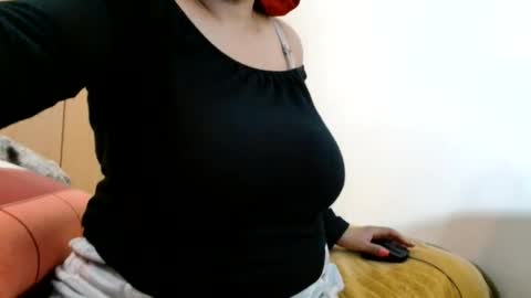Snapshot of xxxbustybabe27x chatting on May 27, 12:35 pm Ayanda online show from May 27, 12:35 pm