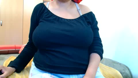 Snapshot of xxxbustybabe27x chatting on June 1, 1:02 pm Ayanda online show from June 1, 1:02 pm