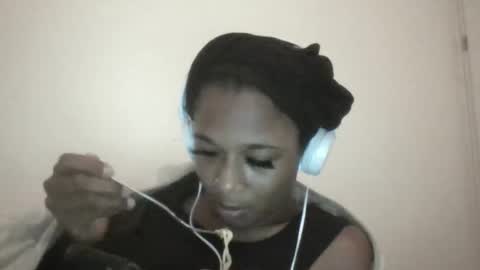 Snapshot of xxxdanidoomsdayxxx chatting on June 2, 6:43 pm Danielle online show from June 2, 6:43 pm