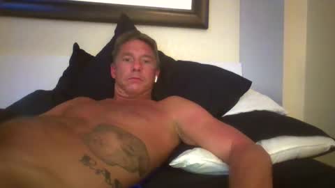 Snapshot of xxxelentdick chatting on March 4, 5:32 am deeeeznutz online show from March 4, 5:32 am