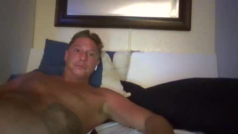 Snapshot of xxxelentdick chatting on October 22, 1:44 pm deeeeznutz online show from October 22, 1:44 pm