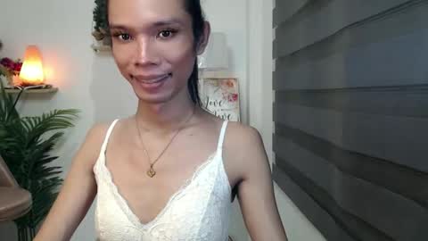 Snapshot of xxxfuckgirlyumsxxx chatting on November 13, 2:43 am Your Princess Yums online show from November 13, 2:43 am