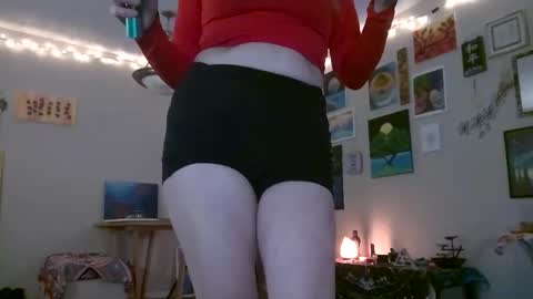 Snapshot of xxxlolalovexxx chatting on December 14, 3:23 am Lola online show from December 14, 3:23 am