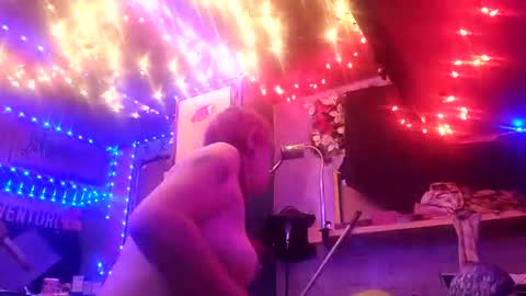 Snapshot of xxxqueenmandydickenz chatting on October 7, 8:00 am XXXQueenMandyDickenz online show from October 7, 8:00 am