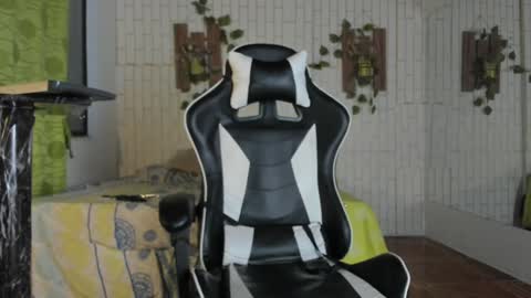 Snapshot of yacksson_lawrence chatting on December 21, 11:02 pm yacksson_lawrence online show from December 21, 11:02 pm