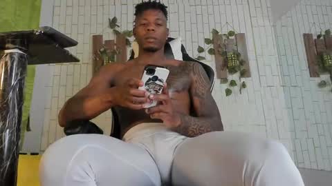 Snapshot of yacksson_lawrence chatting on February 10, 1:57 am yacksson_lawrence online show from February 10, 1:57 am