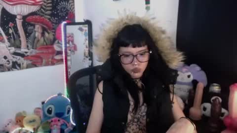 Snapshot of yami_star chatting on June 19, 12:59 am yami online show from June 19, 12:59 am
