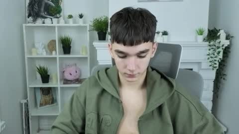 yamitwink online show from November 18, 8:24 pm