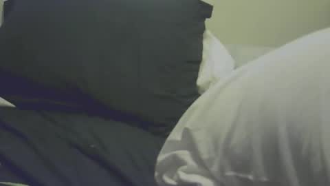 Snapshot of yangolox3 chatting on December 4, 2:32 am yangolox3 online show from December 4, 2:32 am