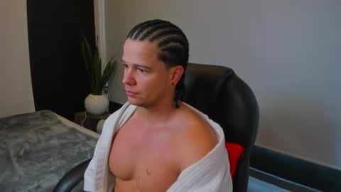 new here online show from November 24, 12:05 pm