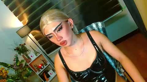 miss yasii online show from March 30, 2:40 pm