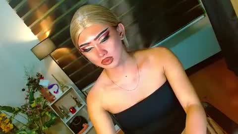 miss yasii online show from April 7, 3:56 pm