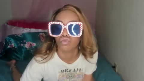 Snapshot of yasminayazzie chatting on January 17, 7:30 am Yasmina online show from January 17, 7:30 am