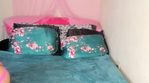 Snapshot of yasminayazzie chatting on February 23, 6:49 am Yasmina online show from February 23, 6:49 am