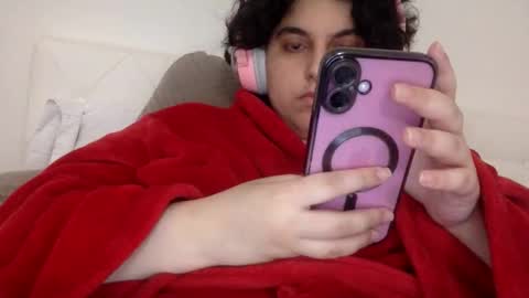 Snapshot of yasminebbyxx chatting on March 17, 11:02 am yasminebbyxx online show from March 17, 11:02 am