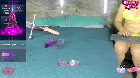 Snapshot of yaya____ chatting on December 30, 10:55 pm yaya____ online show from December 30, 10:55 pm