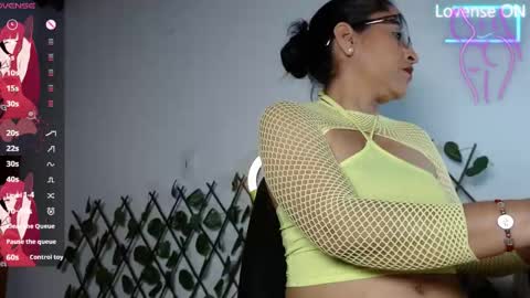 yaya____ online show from March 2, 10:16 pm