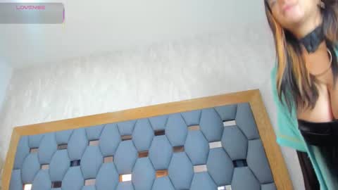 yayi derek  online show from March 22, 11:35 am