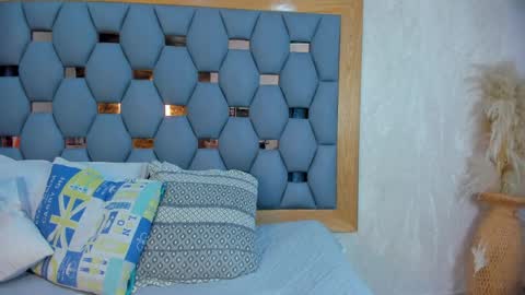 yayi derek  online show from March 26, 12:00 pm