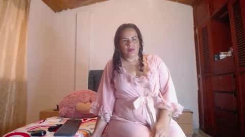 Snapshot of yazmin_mature chatting on November 17, 3:18 pm Jasmin online show from November 17, 3:18 pm