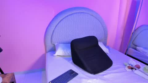 yeika_foxy online show from April 15, 12:01 pm