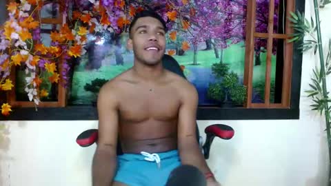 Snapshot of yeinner_ chatting on October 9, 7:45 pm yeinner_ online show from October 9, 7:45 pm