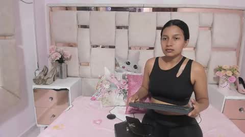 Snapshot of yeinsoliveros chatting on November 26, 11:00 am Yeins online show from November 26, 11:00 am