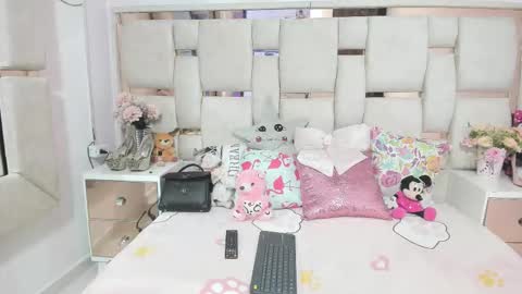 Snapshot of yeinsoliveros chatting on November 28, 11:02 am Yeins online show from November 28, 11:02 am