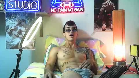 yeisoncastellanos1999 online show from October 23, 4:17 pm