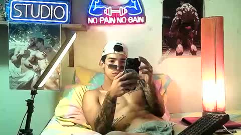 yeisoncastellanos1999 online show from November 7, 3:28 am