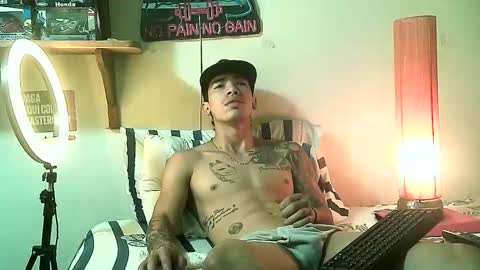 yeisoncastellanos1999 online show from April 2, 3:31 pm