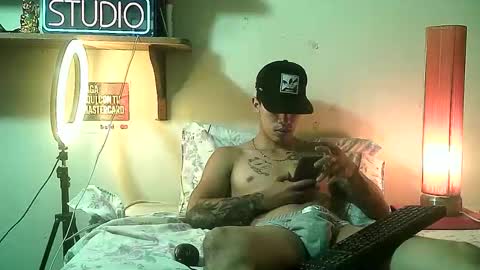 yeisoncastellanos1999 online show from May 28, 5:43 pm