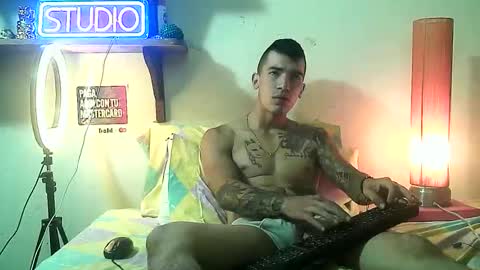 yeisoncastellanos1999 online show from June 9, 3:01 pm