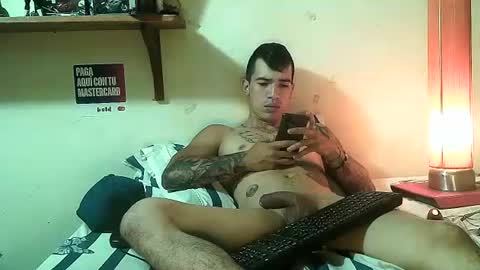 yeisoncastellanos1999 online show from June 19, 9:40 pm