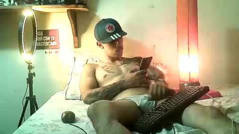 yeisoncastellanos1999 online show from June 22, 3:20 pm