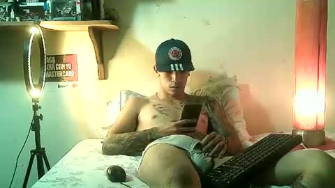 yeisoncastellanos1999 online show from June 26, 4:44 pm