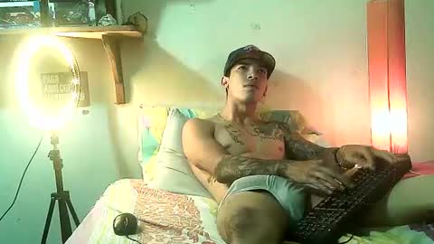 yeisoncastellanos1999 online show from July 8, 3:05 pm