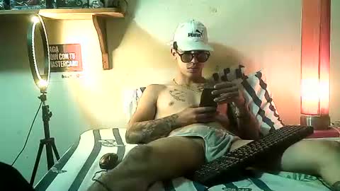 yeisoncastellanos1999 online show from July 10, 12:37 am