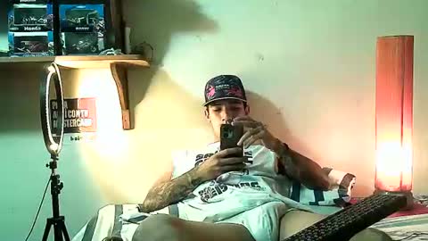 yeisoncastellanos1999 online show from July 16, 6:14 pm