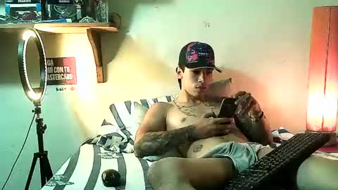 yeisoncastellanos1999 online show from July 17, 6:24 pm