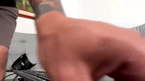 yeisongomezz online show from April 19, 7:16 pm