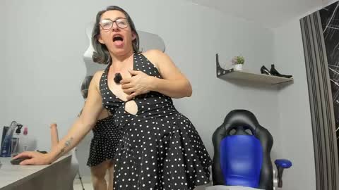 yelena03 online show from April 15, 10:32 pm