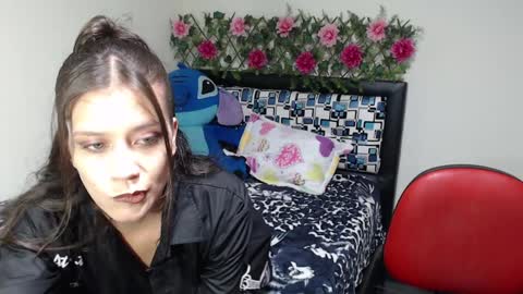 Snapshot of yeliana_will chatting on January 8, 10:27 pm yeliana_will online show from January 8, 10:27 pm