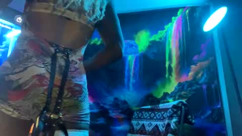 Ella Ts online show from April 19, 4:56 am