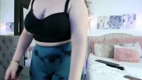 Snapshot of yellow_lily chatting on February 9, 5:01 pm yellow_lily online show from February 9, 5:01 pm